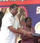 Receiving SNGSS award for the services of Shree Poornathrayeesa Vridhasadanam, Tripunithura